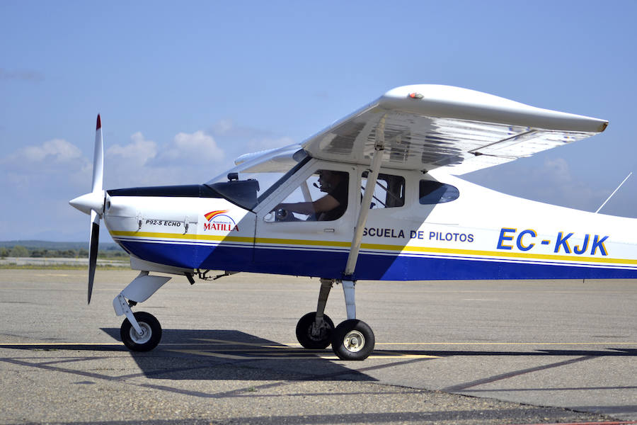 Práctica de vuelo adaptado organizada por el CRE de San Andrés del Rabanedo, en colaboración con la Fundación 'Cielos de León' y la Fundación 'Sillas Voladoras'