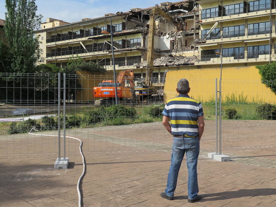 Fotos: Curiosos en las obras de demolición de San Marcos