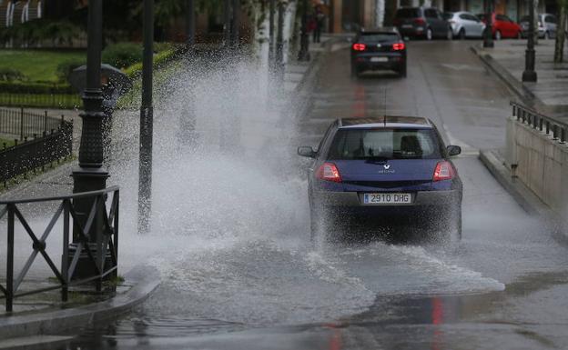 Lluvia en el centro de Valladolid.