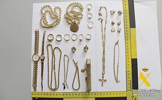 Imagen del material recuperado por la Guardia Civil.