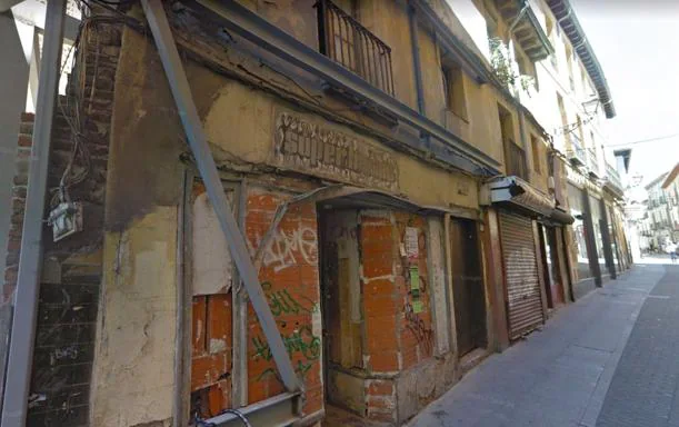Imagen de la vivienda a derribar en Conde Rebolledo.