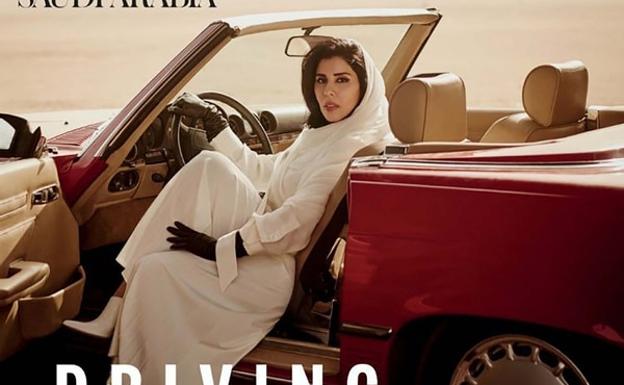 Polémica por una portada de Vogue Arabia con una princesa saudita posando en un convertible rojo