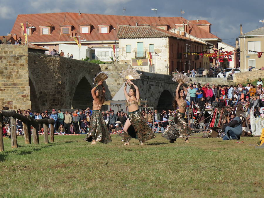 Fotos: Tradicional representación de las Justas medievales en Hospital de Órbigo