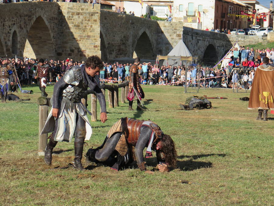 Fotos: Tradicional representación de las Justas medievales en Hospital de Órbigo