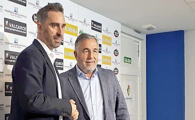 Bolo y el presidente de la Ponferradina, en la presentación de este lunes.