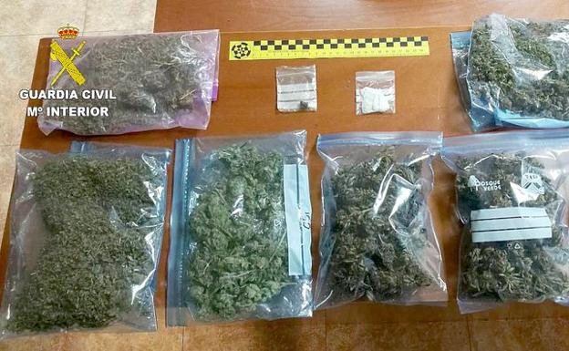 Imagen de la marihuana incautada por la Guardia Civil.