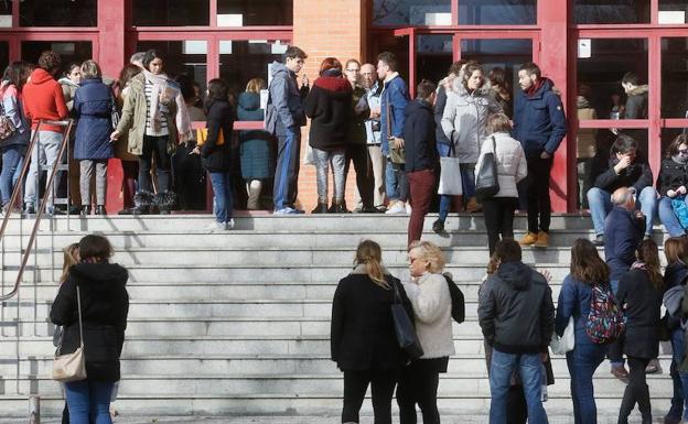 Aspirantes a opositar en 2017 en el Aulario de la Universidad de Valladolid