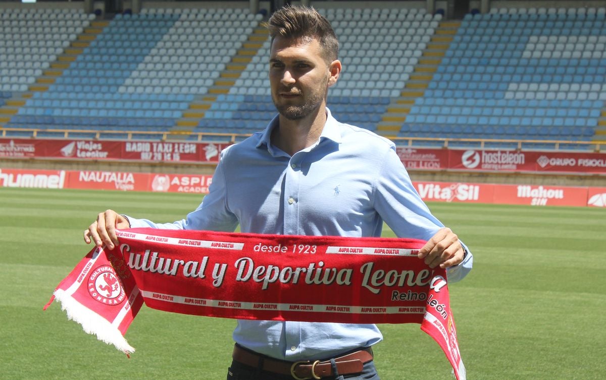 Fotos: Víctor Cea es presentado como nuevo entrenador de la Cultural