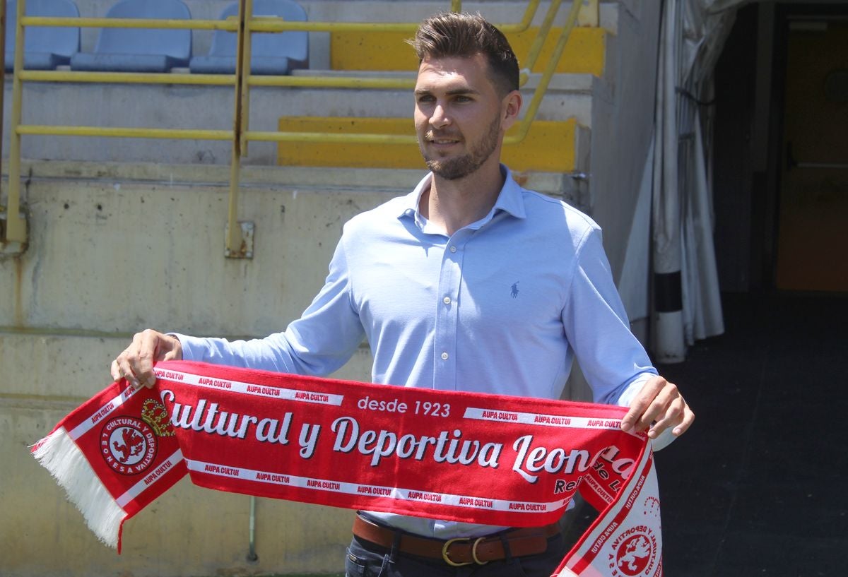 Fotos: Víctor Cea es presentado como nuevo entrenador de la Cultural