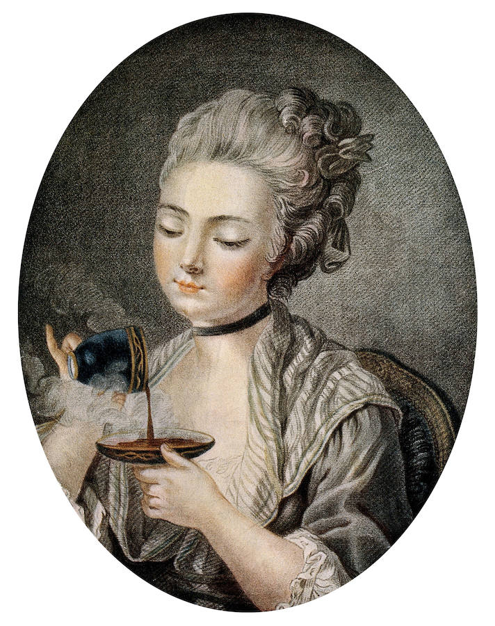 Mujer sirviéndose café. Grabado del siglo XVIII.