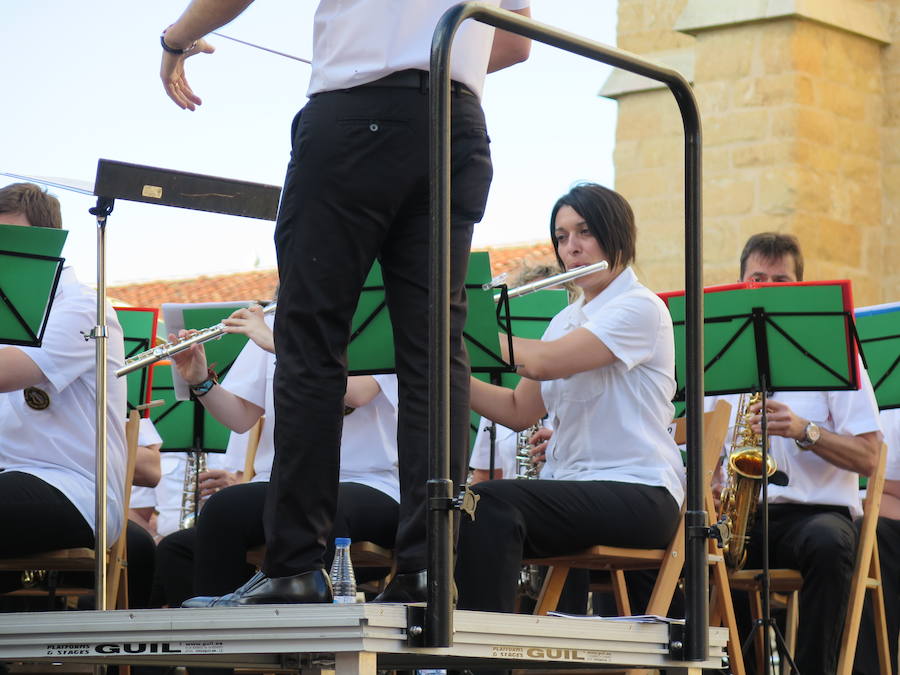 Fotos: Concierto en la Plaza de la Regla