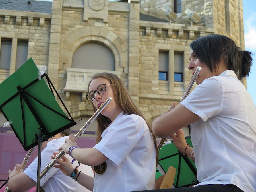 Fotos: Concierto en la Plaza de la Regla