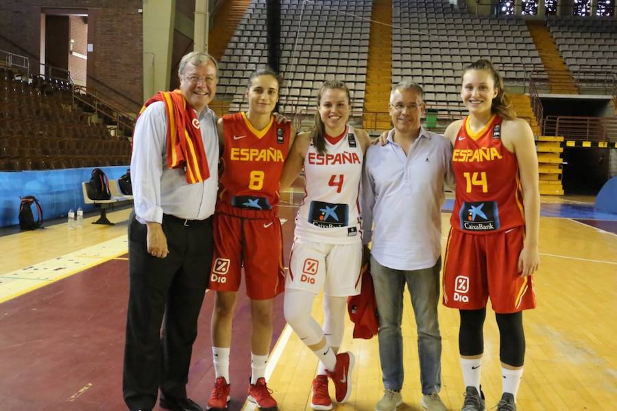 Fotos: Silván recibe a las selecciones sub-20 y sub-23 de baloncesto femenino en León