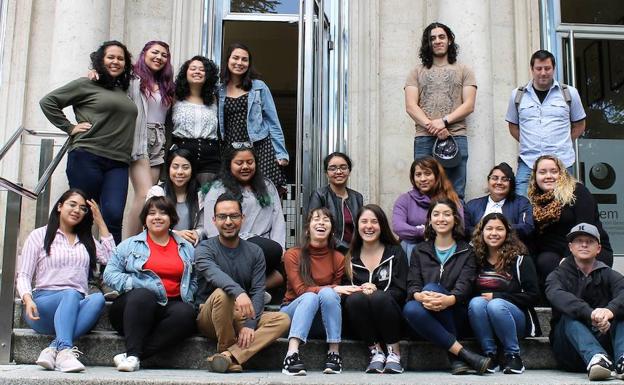 Estudiantes de California aprende español y prestan servicios comunitarios en León