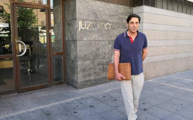 Lino, a su llegada al juzgado para declarar.