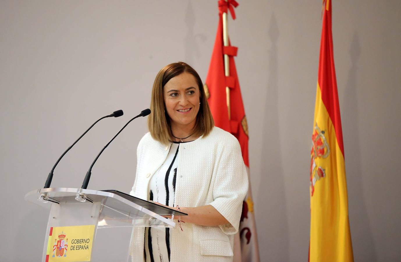 La nueva delegada del Gobierno asume el cargo con la población y el reparto equilibrado de la riqueza como principales tareas pendientes 