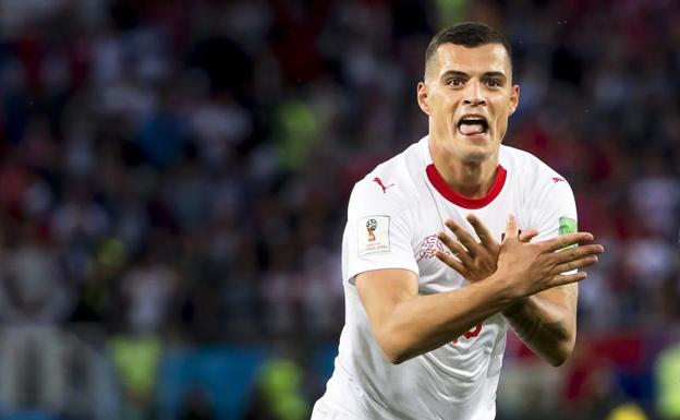 Xhaka celebra el primer tanto de Suiza.