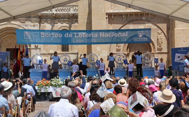 Galería. 50 sorteo de la Loteria Nacional en San Isidoro. 