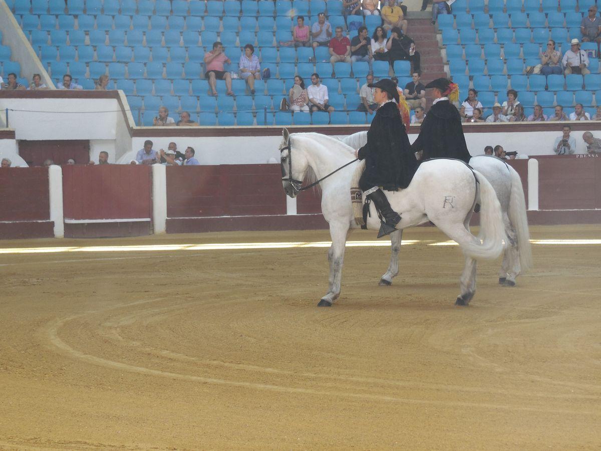 Fotos: Hermoso de Mendoza, Padilla y El Fandi triunfan en León