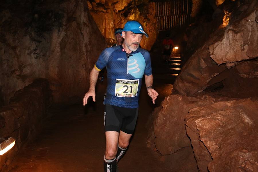 Primera prueba de la Copa Diputación de Trail 2018 que se celebra en el entrono de la localidad de Valporquero adentrandose en la cueva para recorrerla durante 400mts