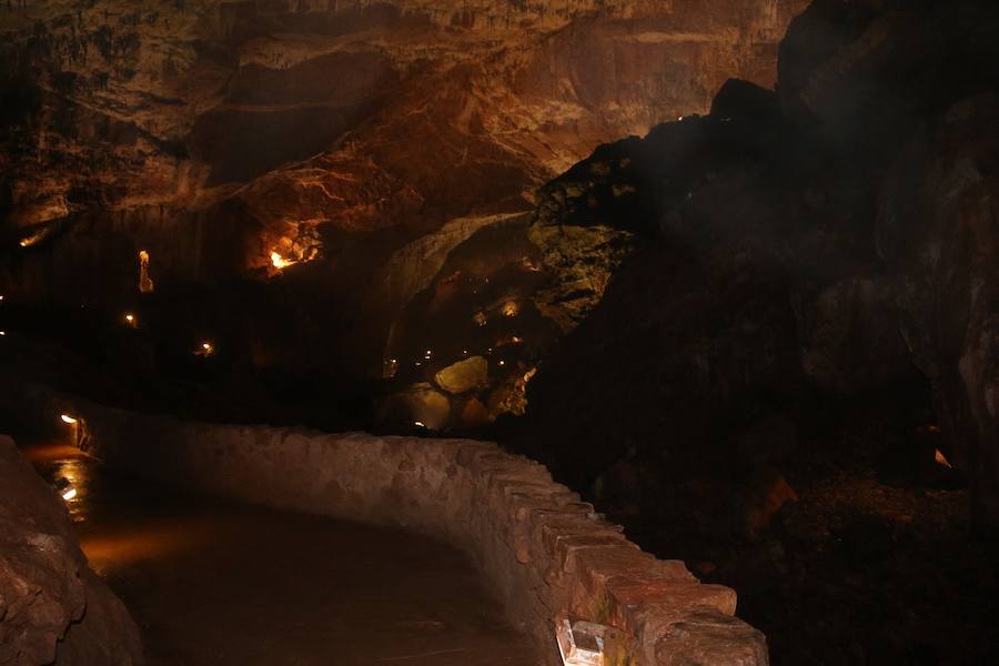 Primera prueba de la Copa Diputación de Trail 2018 que se celebra en el entrono de la localidad de Valporquero adentrandose en la cueva para recorrerla durante 400mts