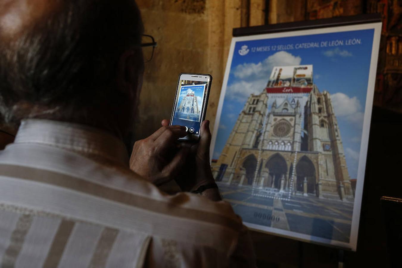 Fotos: Presentación del nuevo sello de Correos dedicado a León