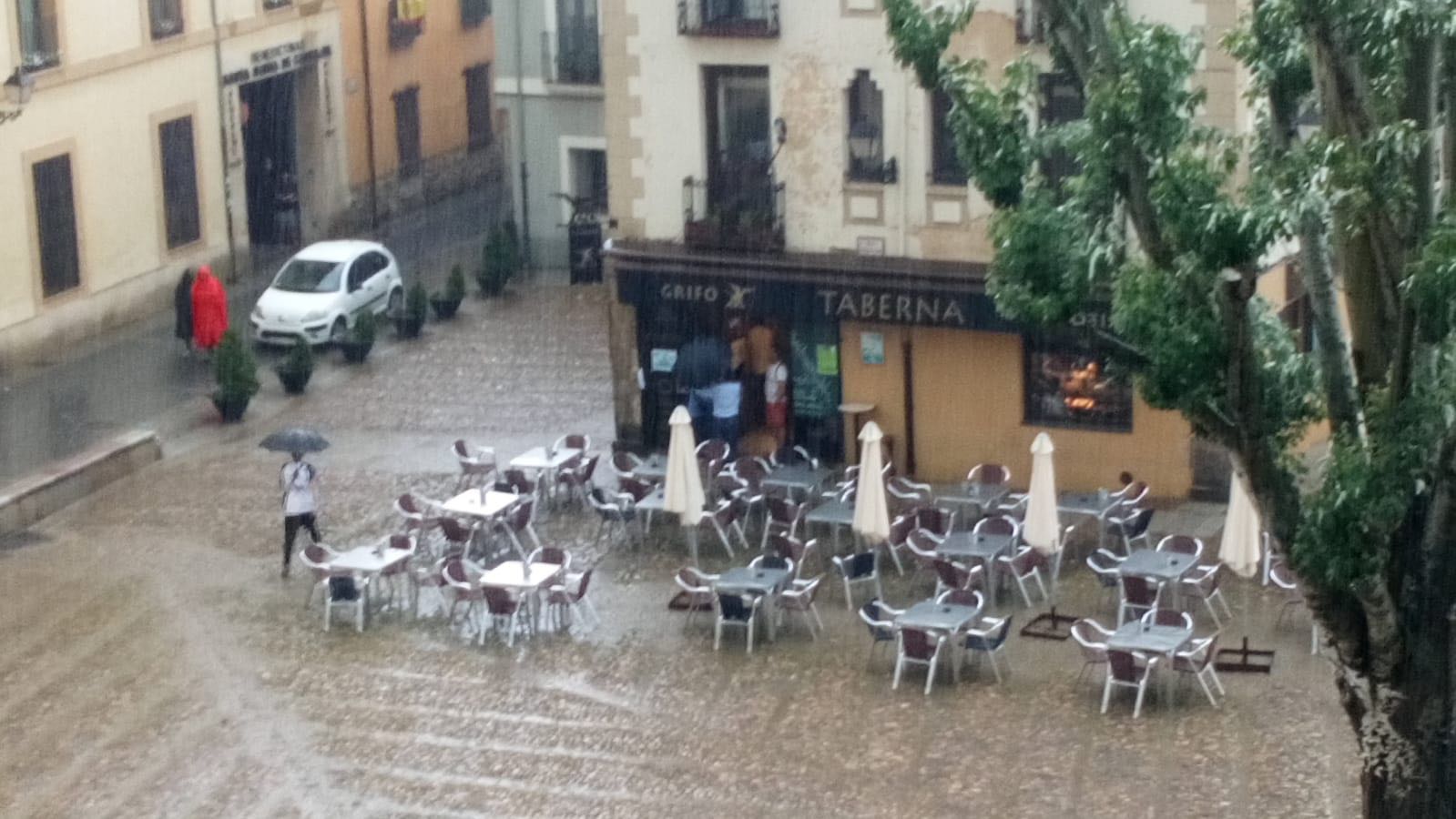 Fotos: Una gran tormenta sorprende a León y a su alfoz