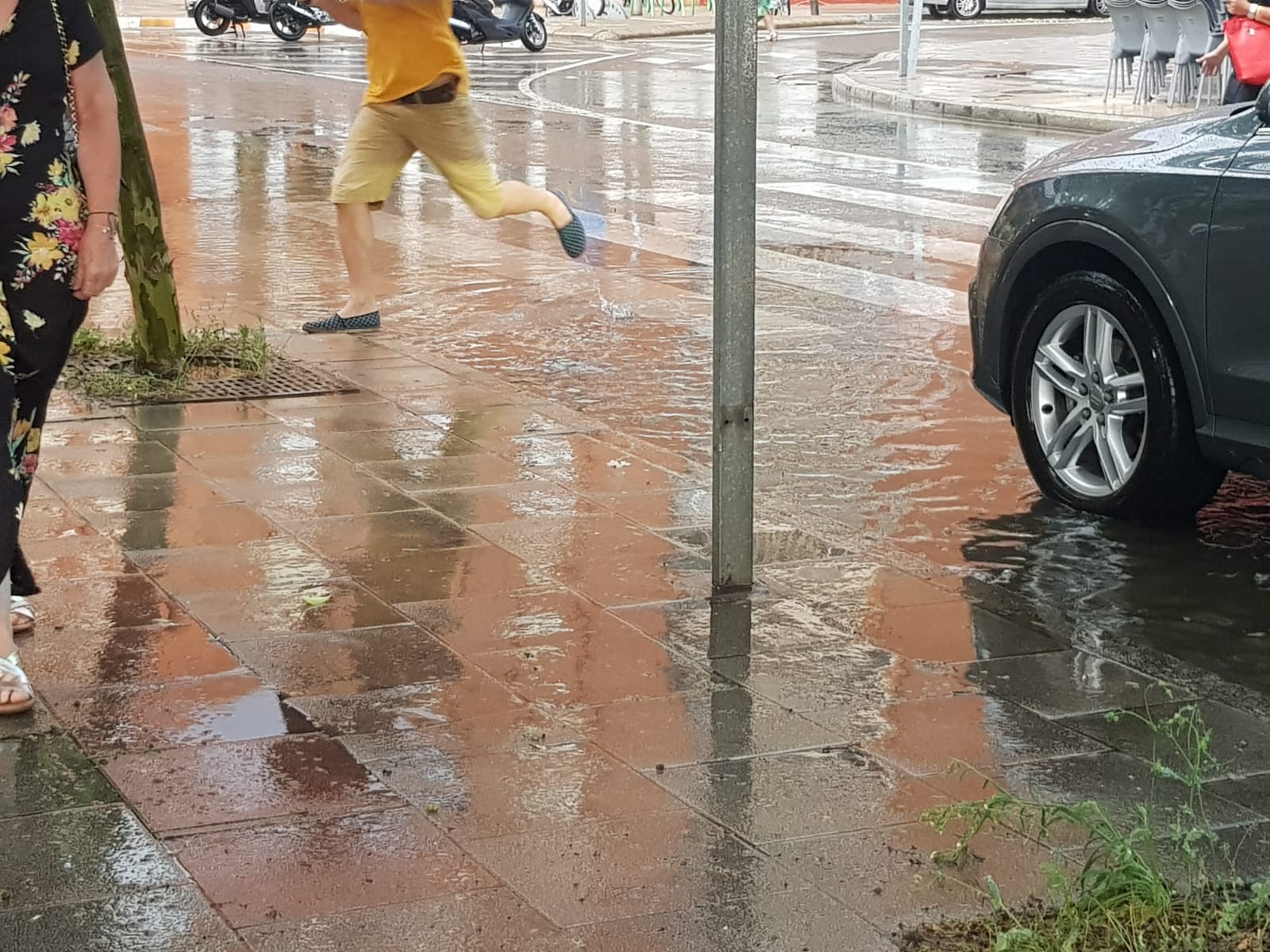 Fotos: Una gran tormenta sorprende a León y a su alfoz