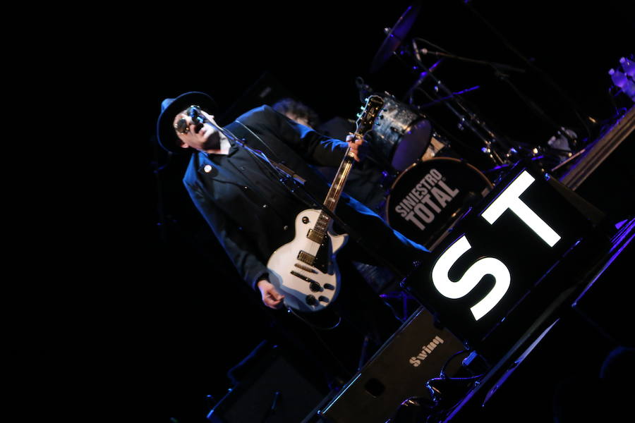 Fotos: Siniestro Total pone la nota rock