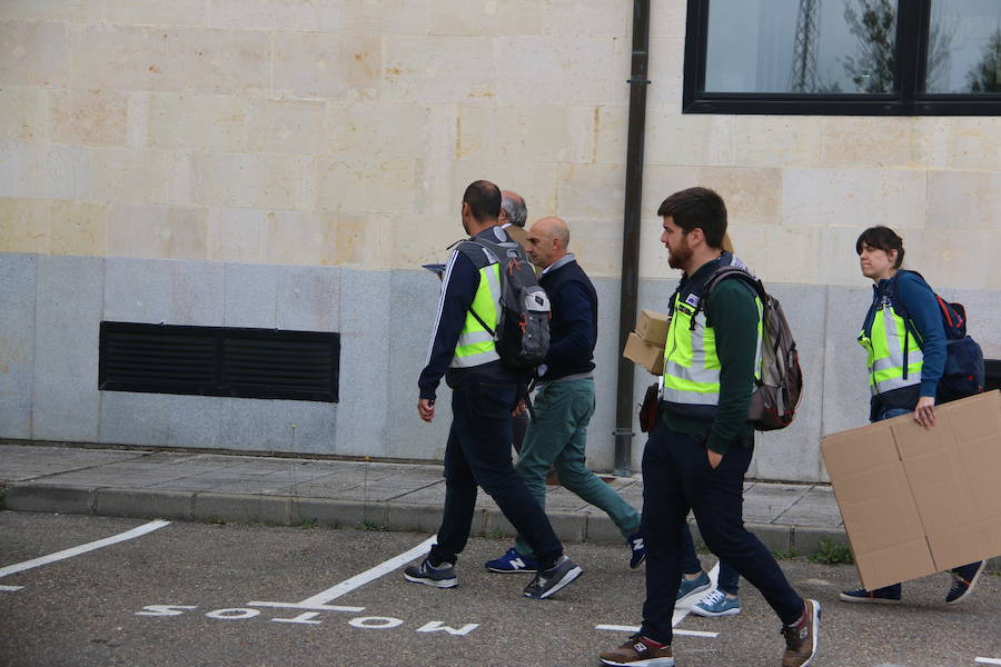 La Policía registra desde primera hora de la mañana las dependencias municipales y retiene a varios cargos públicos del Ayuntamiento de San Andrés del Rabanedo