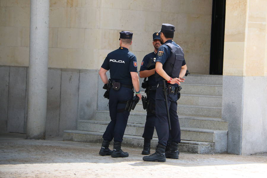 La Policía registra desde primera hora de la mañana las dependencias municipales y retiene a varios cargos públicos del Ayuntamiento de San Andrés del Rabanedo