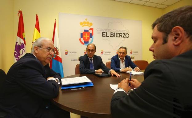 El pleno del Consejo de Cuentas en el Consejo Comarcal del Bierzo.