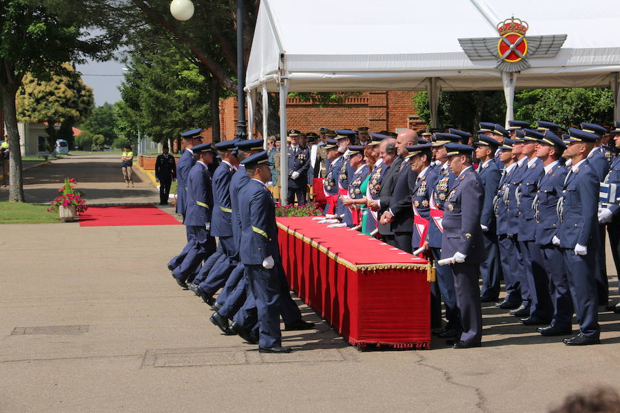 Fotos: El Rey Felipe VI entrega los despachos a los sargentos de la ABA