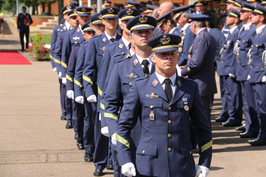 Fotos: El Rey Felipe VI entrega los despachos a los sargentos de la ABA