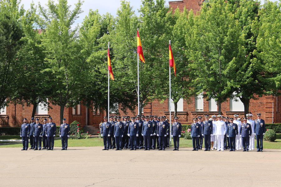 Fotos: El Rey Felipe VI entrega los despachos a los sargentos de la ABA