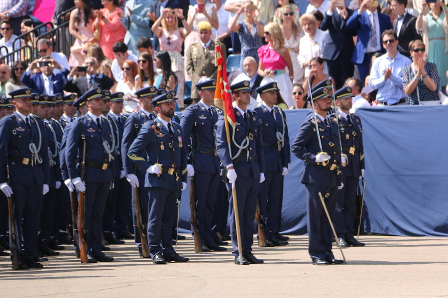 Fotos: El Rey Felipe VI entrega los despachos a los sargentos de la ABA