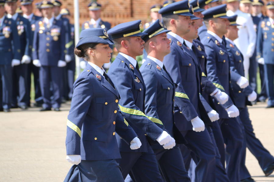 Fotos: El Rey Felipe VI entrega los despachos a los sargentos de la ABA