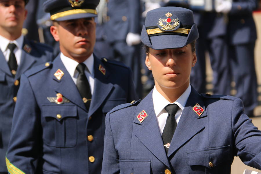 Fotos: El Rey Felipe VI entrega los despachos a los sargentos de la ABA