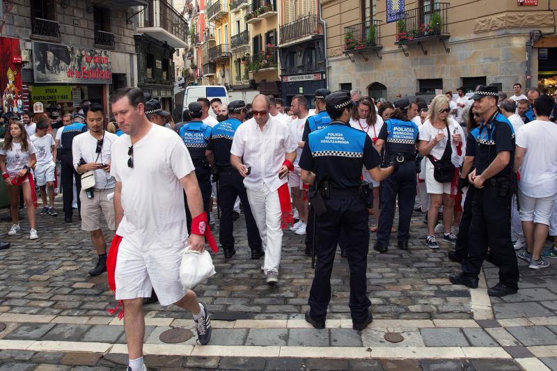 La capital navarra se prepara para vivir su fiesta más grande, los sanfermines, que arrancarán con el tradicional chupinazo desde la plaza del Ayuntamiento