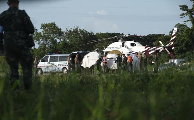 Finaliza la segunda jornada de rescate en Tailandia con ocho niños fuera de la cueva