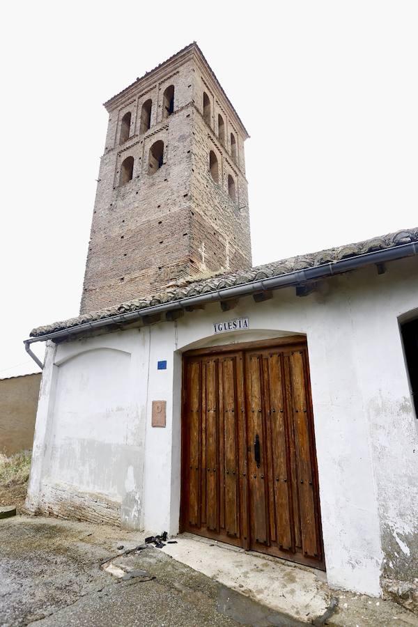 Fotos: Intervención en el incendio del campanario en Villamol