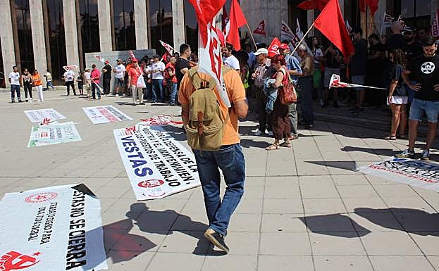 Manifestación ante la Junta.