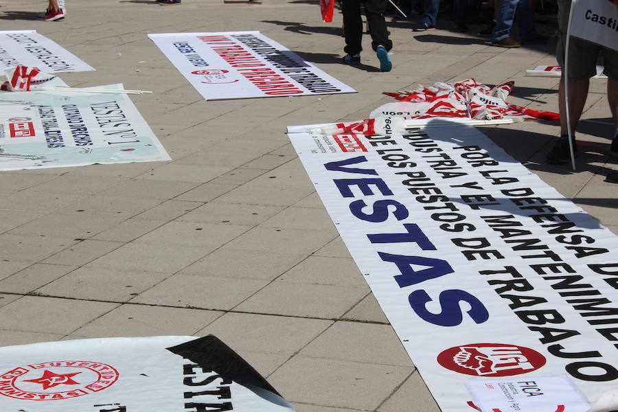 Fotos: La manifestación parte de la delegación territorial de la Junta