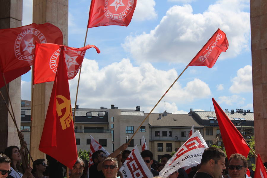 Fotos: La manifestación parte de la delegación territorial de la Junta