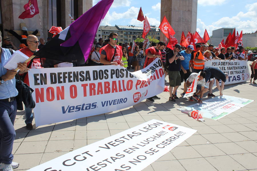 Fotos: La manifestación parte de la delegación territorial de la Junta