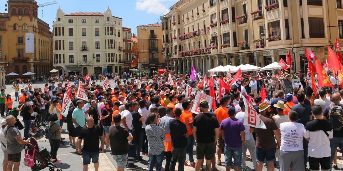 De Villadangos a León capital. De la delegación de la Junta hasta la Catedral. De la desesperanza a la movilización para que la provincia no pierda 600 empleos.