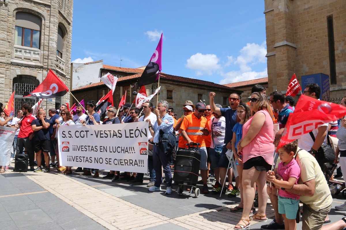 De Villadangos a León capital. De la delegación de la Junta hasta la Catedral. De la desesperanza a la movilización para que la provincia no pierda 600 empleos.