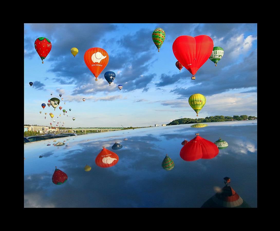 Cien globos aerostáticos sobrevolaron hace unos días la ciudad de Kaunas, en Lituania, para conmemorar los 100 años de independencia del estado báltico. El primer festival de este tipo se celebró en 1988 durante la época soviética, cuando estos artilugios asociados a la idea de libertad estaban formalmente prohibidos. Hasta la Primera Guerra Mundial, Lituania era una provincia del imperio ruso, que buscaba aplastar el nacionalismo e incluso prohibir el alfabeto lituano. En 1918 gracias al vacío de poder que creó el armisticio y el tratado de paz entre Alemania y Rusia lograron la independencia. En 2004 se adhirió a la UE y a la OTAN y en 2015 adoptó el euro.