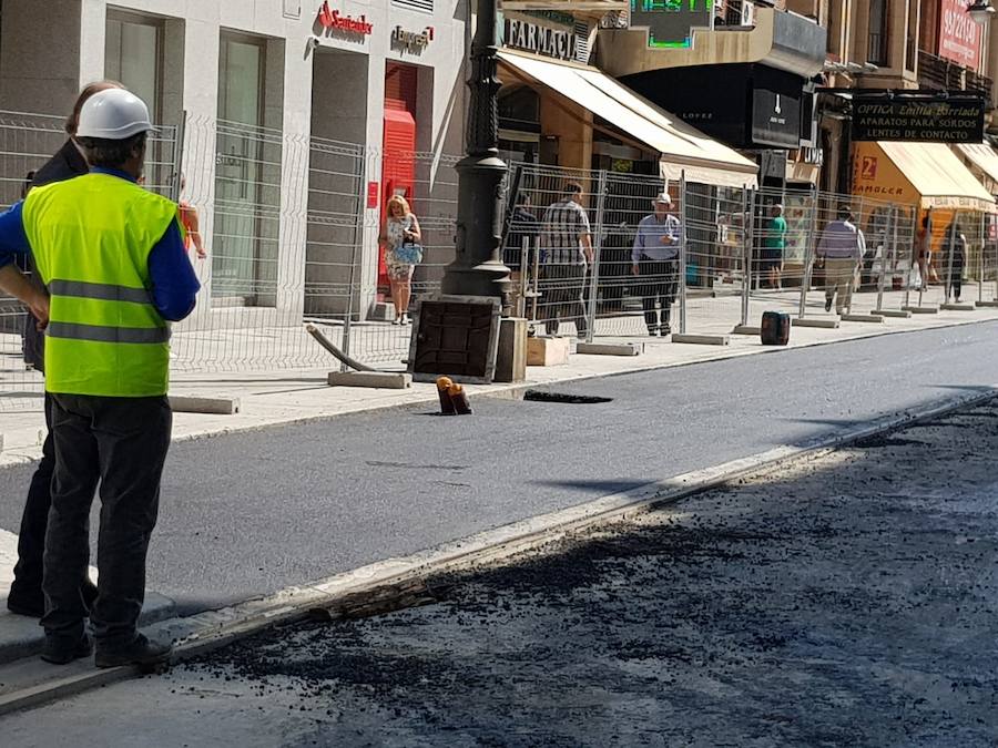 Fotos: Comienzan a asfaltar Ordoño II