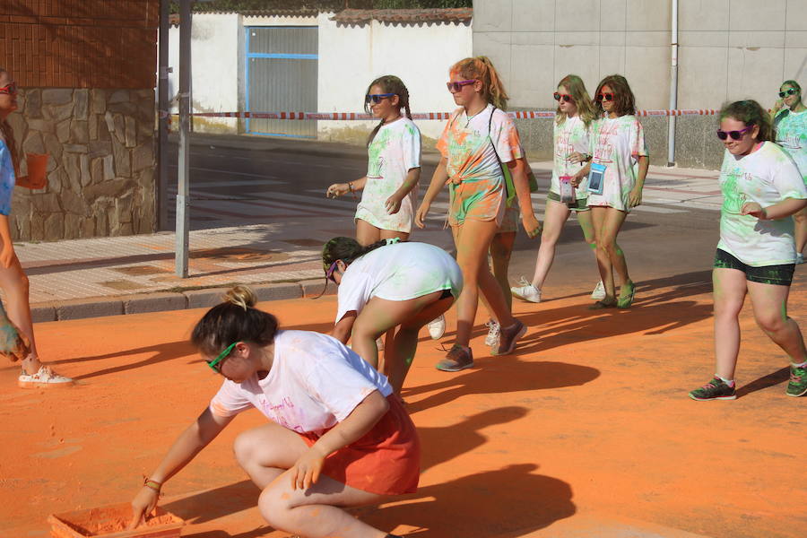 Fotos: La Color Party de La Virgen del Camino celebra su cuarta edición